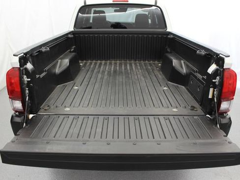 Used 2022 Toyota Tacoma SR AWD/4WD image 11