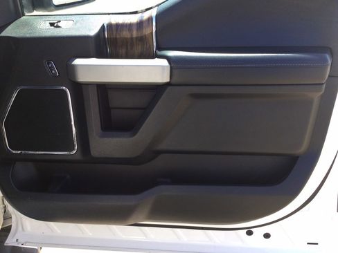 Used 2018 Ford F150 Lariat w/ Equipment Group 502A Luxury AWD/4WD image 14
