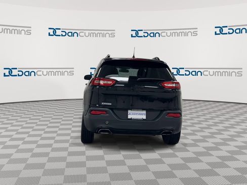 Used 2018 Jeep Cherokee Latitude w/ Altitude Package AWD/4WD image 7