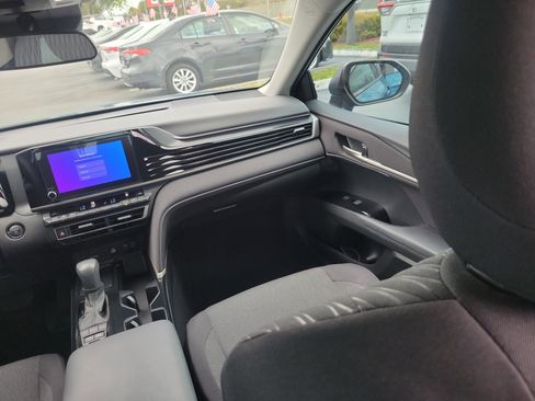 Used 2025 Toyota Camry LE image 17