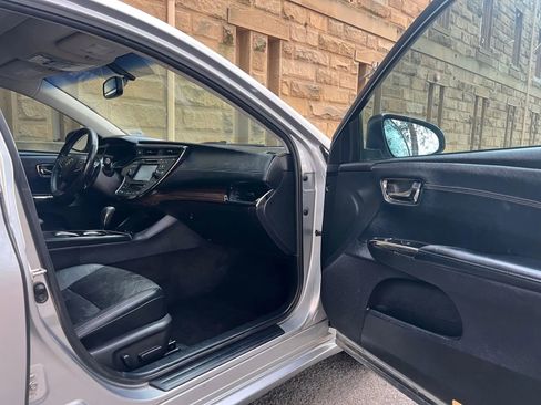 Used 2015 Toyota Avalon XLE Touring image 25