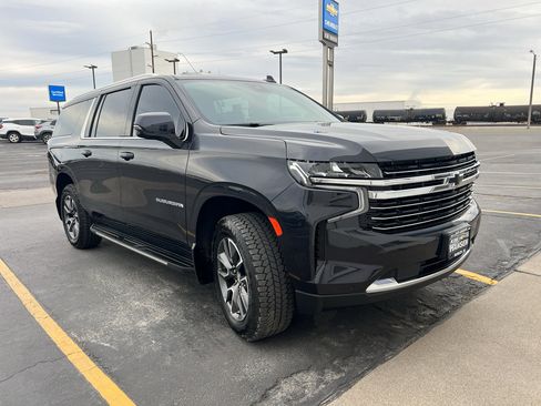 Used 2024 Chevrolet Suburban LT w/ Luxury Package image 1