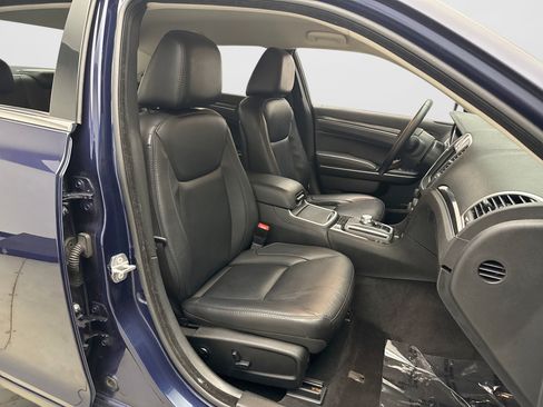 Used 2017 Chrysler 300 Limited AWD/4WD image 16