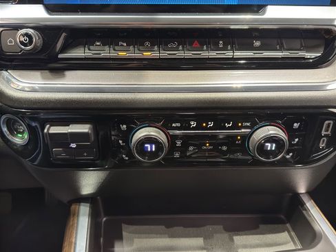 Used 2023 Chevrolet Silverado 1500 High Country w/ High Country Premium Package image 31