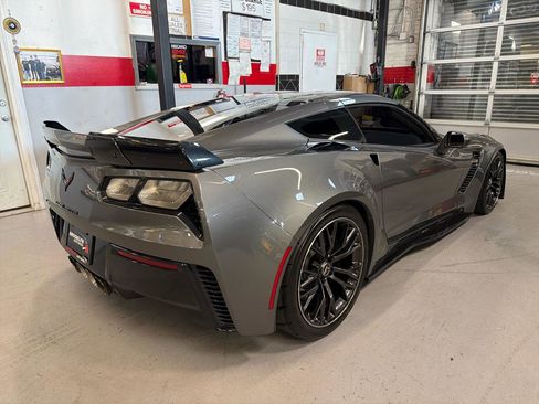 Used 2015 Chevrolet Corvette Z06 w/ 3LZ Preferred Equipment Group image 5