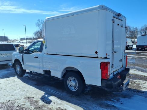 Used 2024 Ford F250 XL image 3