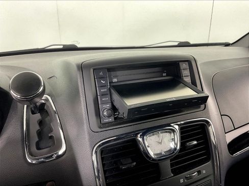 Used 2014 Chrysler Town & Country S FWD image 37