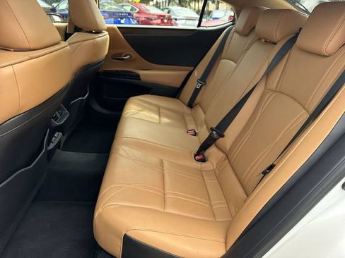 Certified 2025 Lexus ES 350 w/ Technology Package FWD image 23