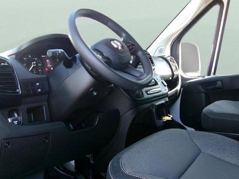 Used 2025 RAM ProMaster 2500 FWD image 9