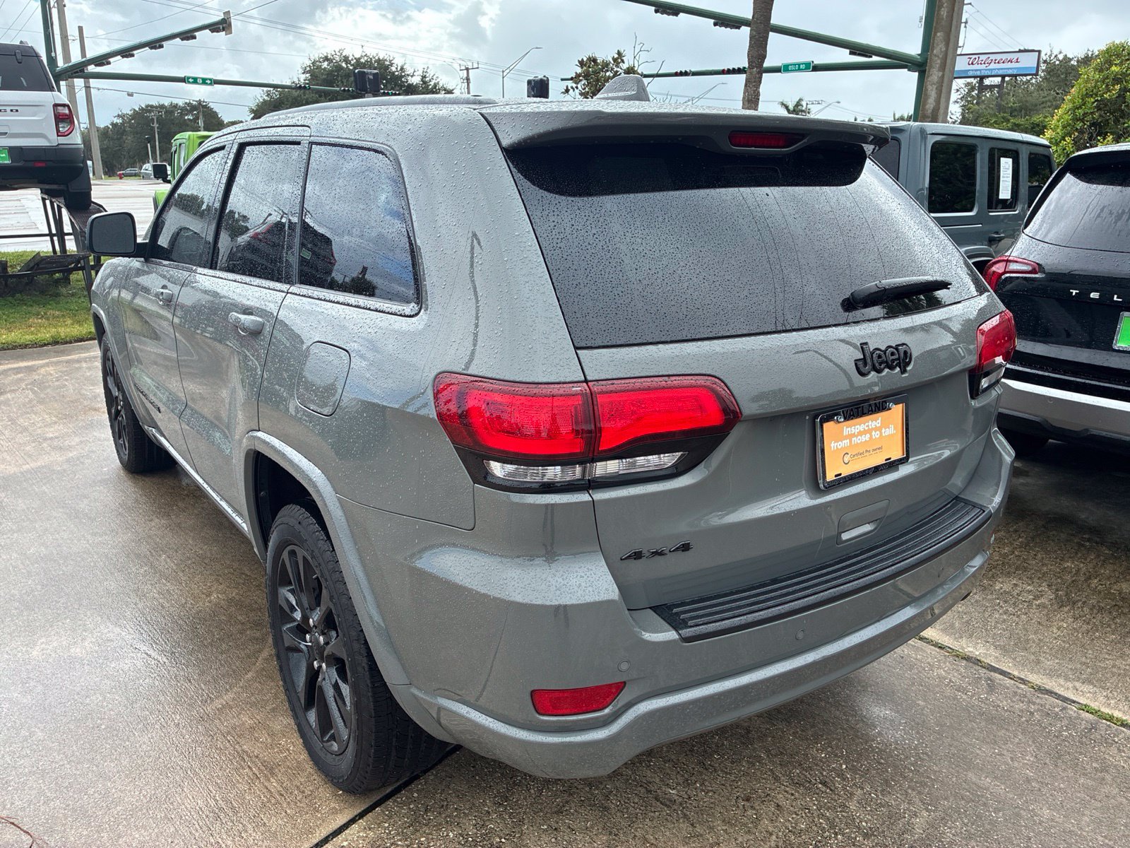 Used 2021 Jeep Grand Cherokee Laredo X AWD/4WD image 3
