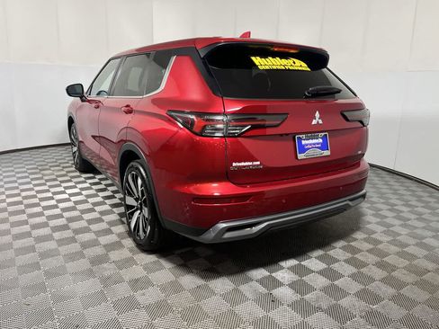 Used 2025 Mitsubishi Outlander AWD image 6