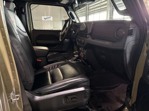 Used 2025 Jeep Wrangler Unlimited Rubicon AWD/4WD image 24