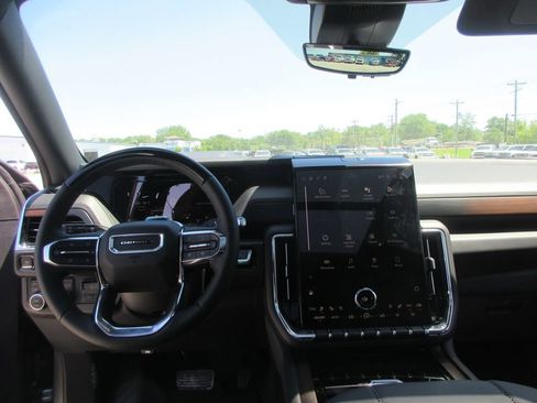 New 2026 GMC Yukon Denali w/ Denali Reserve Package AWD/4WD image 16