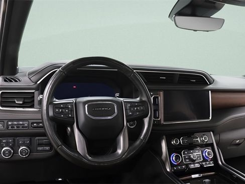 Used 2024 GMC Yukon XL Denali Ultimate image 8