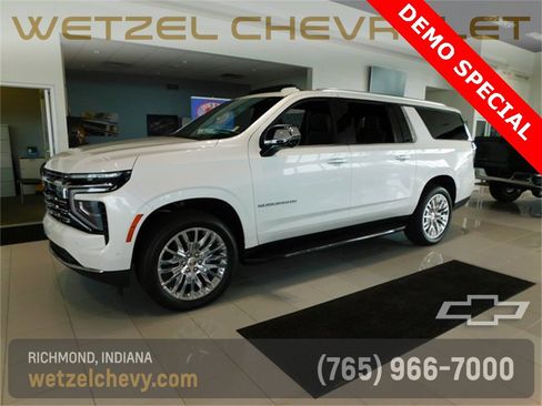 New 2025 Chevrolet Suburban Premier w/ Sun And Tow Package image 5