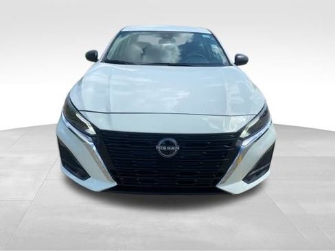 Used 2025 Nissan Altima 2.5 SV FWD image 12