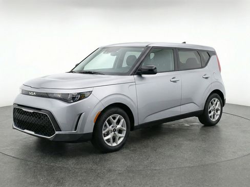 Used 2025 Kia Soul LX w/ LX Technology Package image 3