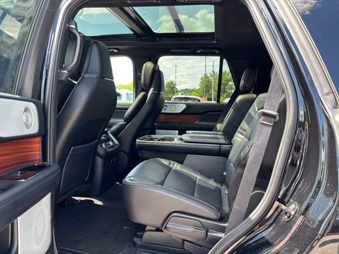Used 2018 Lincoln Navigator Reserve w/ Technology Package AWD/4WD image 12