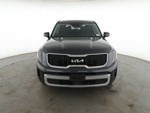 Used 2024 Kia Telluride LX image 2
