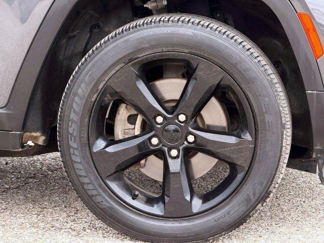 Certified 2023 Jeep Grand Cherokee L Altitude AWD/4WD image 9