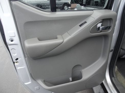 Used 2015 Nissan Frontier SV w/ SV Value Truck Package image 24