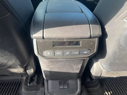Used 2022 Toyota Highlander XLE image 27