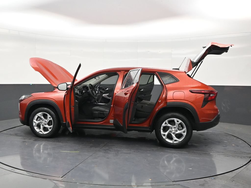 Used 2024 Chevrolet Trax LS w/ LS Convenience Package FWD image 30