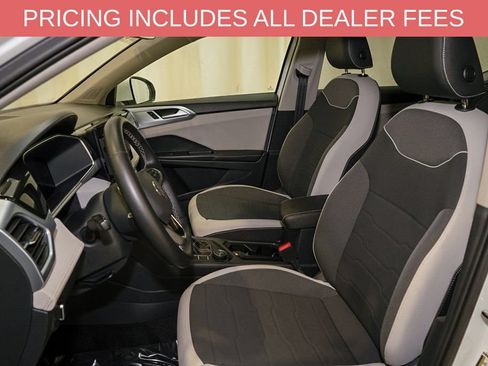 Used 2025 Volkswagen Taos SE AWD/4WD image 10