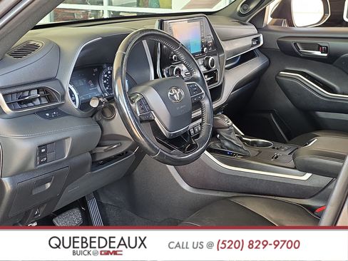 Used 2021 Toyota Highlander XSE FWD image 10