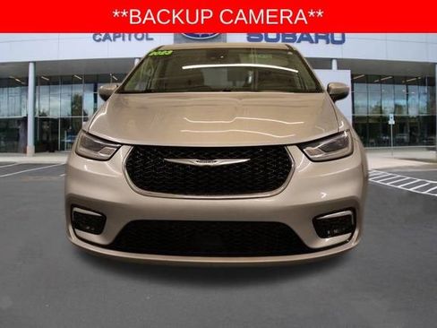 Used 2023 Chrysler Pacifica Touring-L image 9