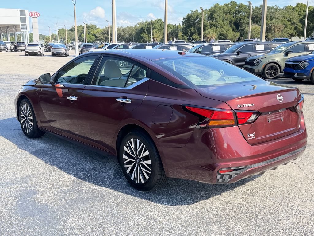 Used 2025 Nissan Altima 2.5 SV FWD image 7