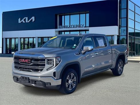 Used 2025 GMC Sierra 1500 SLT image 3
