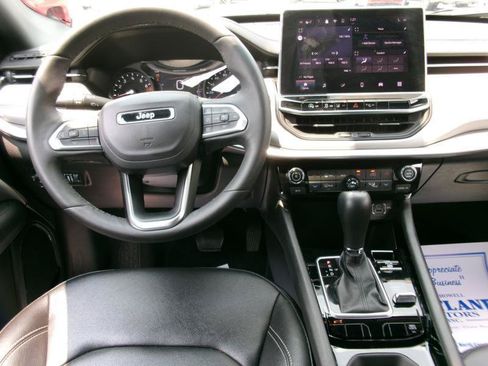 Used 2025 Jeep Compass Limited AWD/4WD image 12
