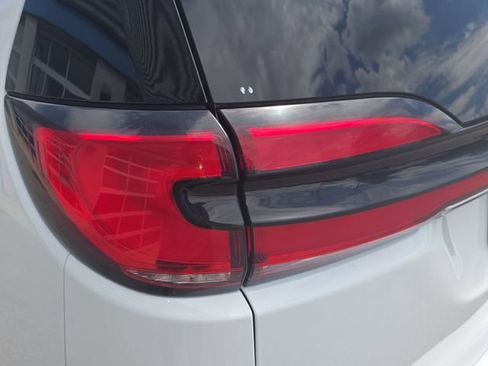 Used 2022 Chrysler Pacifica Touring-L FWD image 35