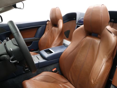 Used 2014 Aston Martin V8 Vantage Roadster image 13