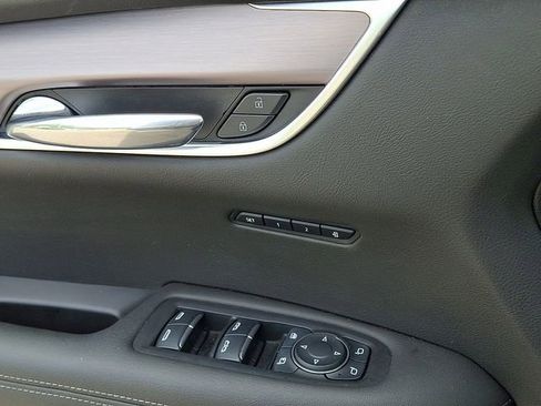 Certified 2024 Cadillac XT6 Luxury w/ LPO, Floor Liner Package AWD/4WD image 23