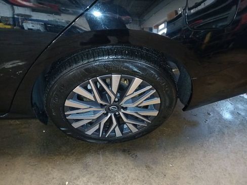 Used 2025 Nissan Altima 2.5 SV FWD image 4