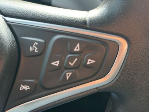 Used 2018 Chevrolet Equinox LS image 20