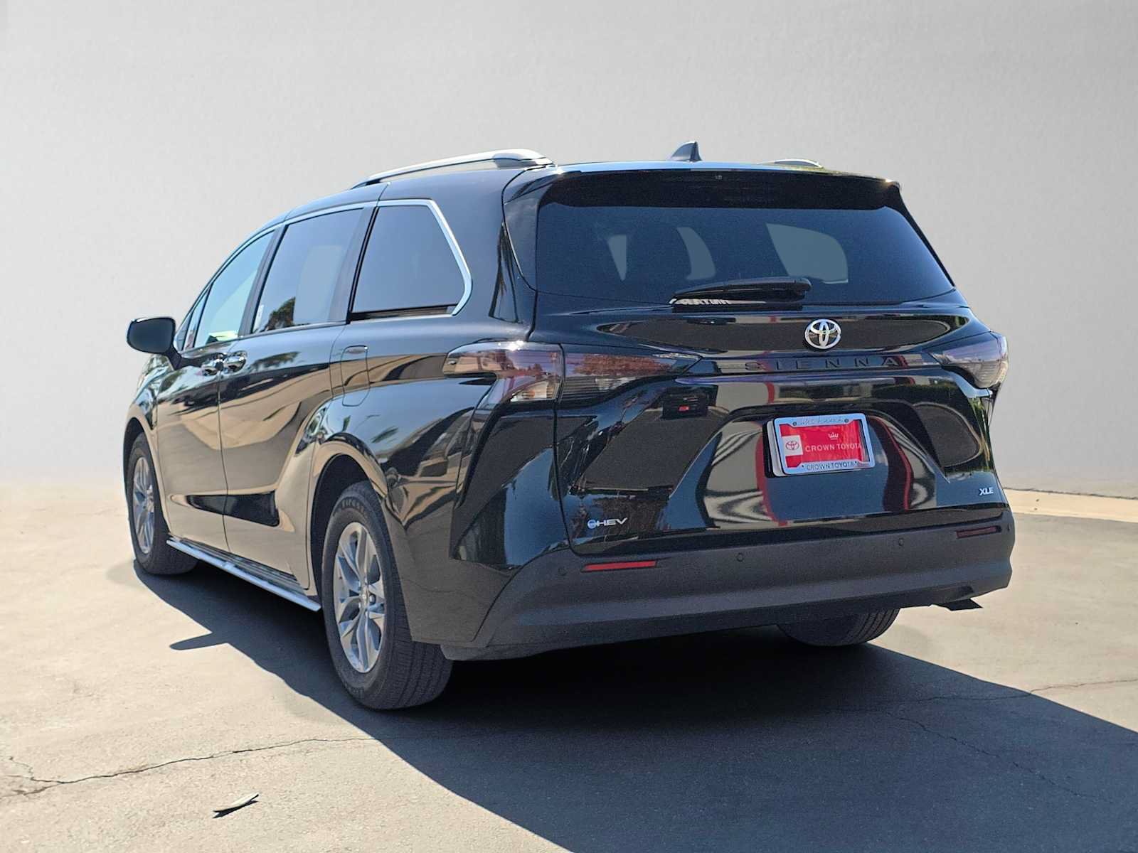 Used 2026 Toyota Sienna XLE FWD image 5