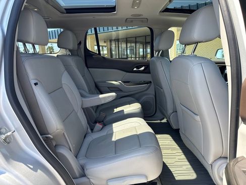 Used 2020 GMC Acadia SLT FWD image 19