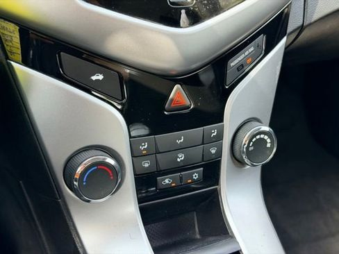 Used 2016 Chevrolet Cruze LT FWD image 11