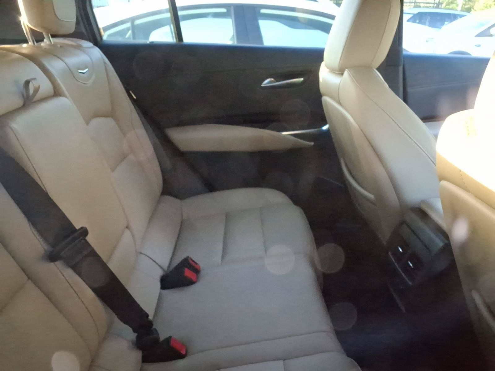 Used 2024 Cadillac XT4 Luxury w/ Cold Weather Package FWD image 9