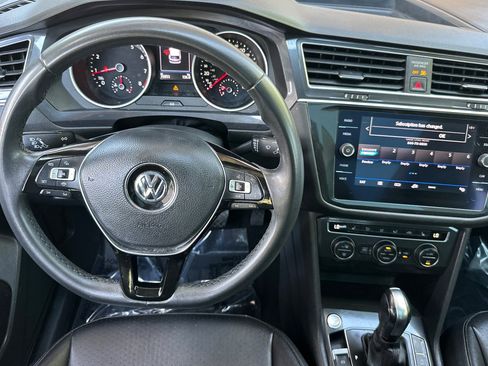 Used 2020 Volkswagen Tiguan SE w/ Panoramic Sunroof Package FWD image 32