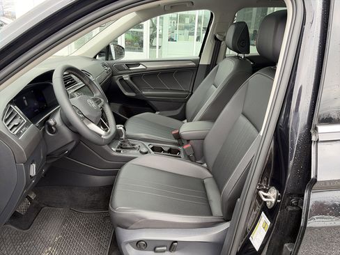 Used 2022 Volkswagen Tiguan SE image 14