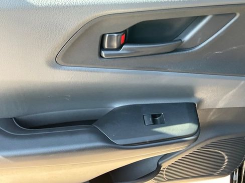 Used 2025 Toyota Prius LE FWD image 31