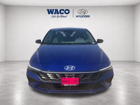 Used 2025 Hyundai Elantra Sport FWD image 3