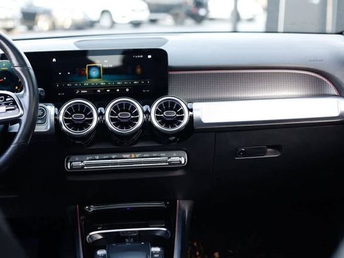 Certified 2022 Mercedes-Benz GLB 250 4MATIC w/ Premium Package Lite image 19