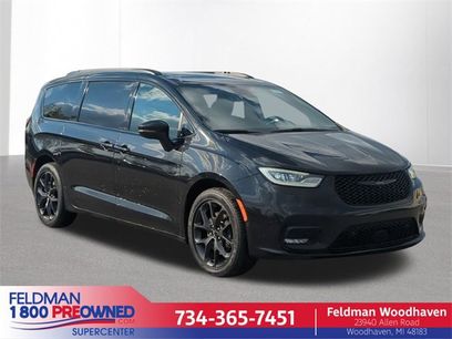 Certified 2022 Chrysler Pacifica Limited w/ Uconnect Theater Family Group