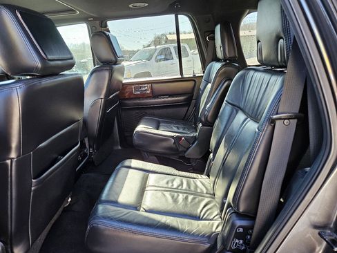 Used 2015 Lincoln Navigator 2WD image 10