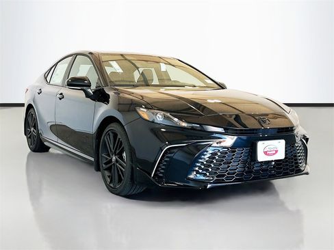 New 2026 Toyota Camry SE Nightshade image 3